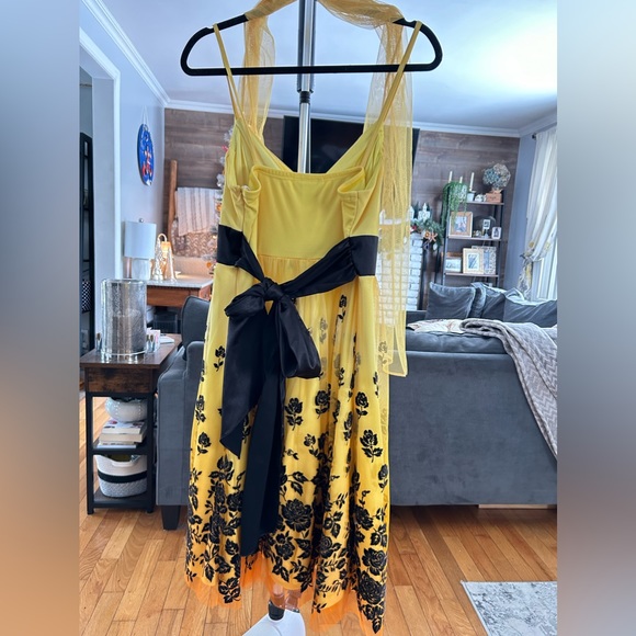 Sweet little garden party dress ! - Picture 2 of 5